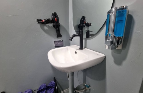 Asoke Hostel | MET A Space Pod Phrom Phong