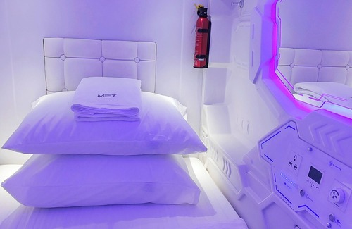 Asoke Hostel | MET A Space Pod Phrom Phong