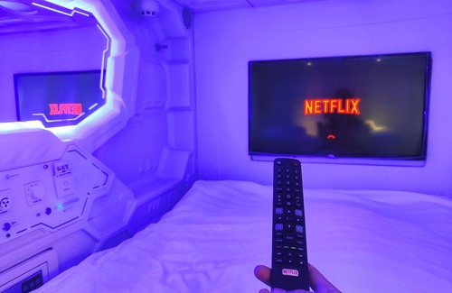 Asoke Hostel | MET A Space Pod Phrom Phong