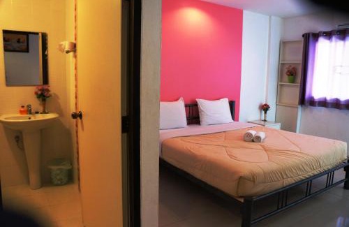 Wua Lai Hostel | Noble House Chiangmai