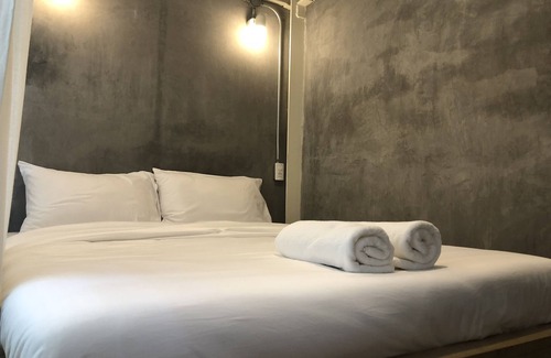 Khlong Toei Nuea Hostel | On the bed Hostel
