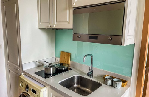 Bangkok Central Business District Apartment | One-bedroom modern apartment with the infinity pool in the heart of Bangkok