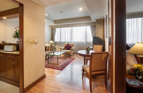Bangkok Central Business District Apartment | One Bedroom Suite in heart of the city (A25)