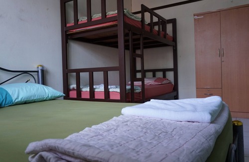 Wat Sam Phraya Hostel | OYO 730 Meedee Hostel