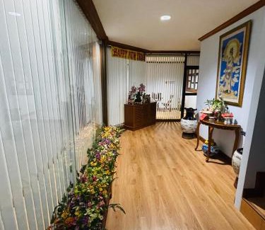 Rong Muang Hostel | Private rooms in Phatumwan Chula near Samyan, Chinatown, Jay-o Siam center, Central world middle of Bangkok