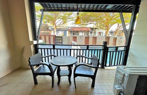 Puk Tian Hostel | Puektian Seaview Studio Pool