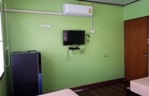 Bang Phra Hostel | Punnpannsuk