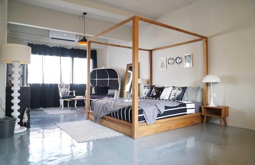 Thonglor Villa | Quirky and Artistic Home with a Copper Bath