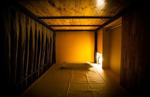 Pom Prap Hostel | Room 22 Hostel