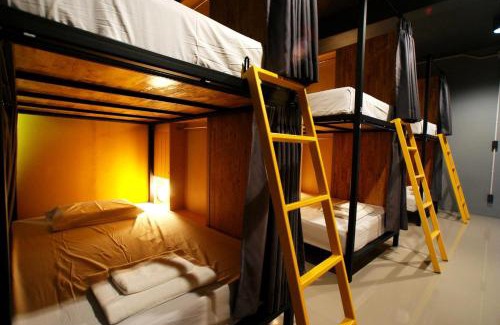 Pom Prap Hostel | Room 22 Hostel
