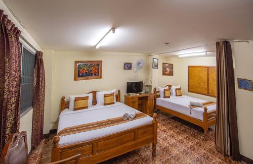 Wat Ket Hostel | Saithong House