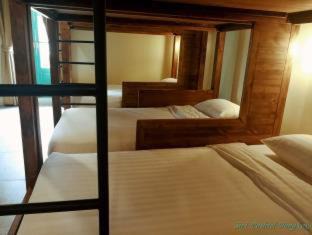 San Chao Pho Suea Hostel | Siri Poshtel Bangkok