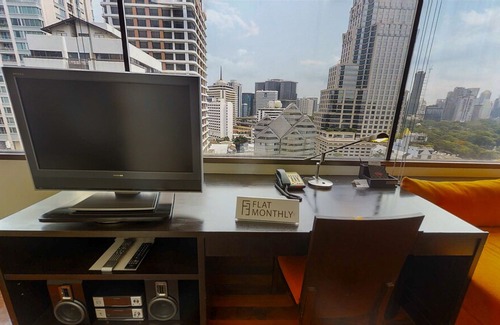Embassy District Apartment | Siri Sathorn Apartment - 1606