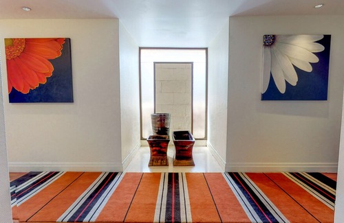 Embassy District Apartment | Siri Sathorn Apartment - 1904