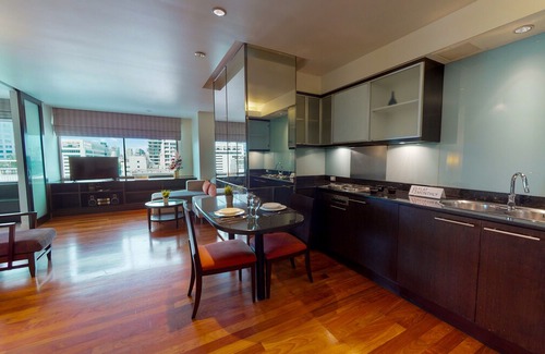 Embassy District Apartment | Siri Sathorn Apartment - 1006