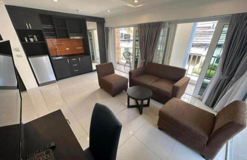 Pratumnak Hill Apartment | Spacious 1BR with kitchen, Pool, Near Beach, Bars & Eats,gym near by
