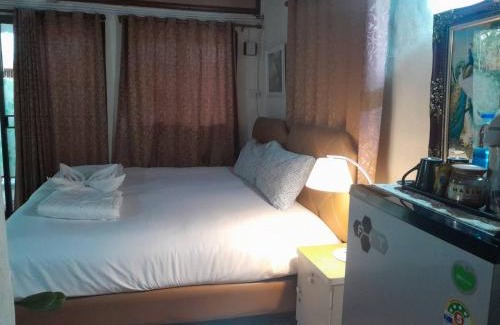 Lat Ya Hostel | Sukanya Garden and Home