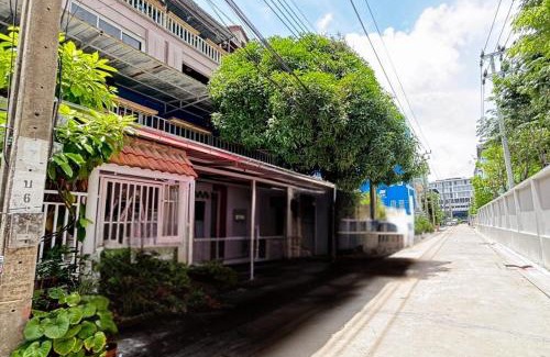Bang Chak Hostel | Sunshiny-BB Hostel