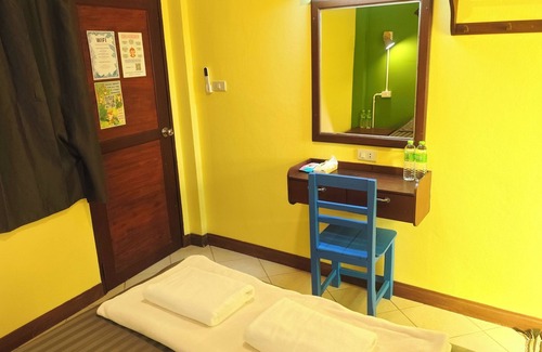 Haad Rin Hostel | THE FUNKY MONKEY HOSTEL - 18 to 40 only