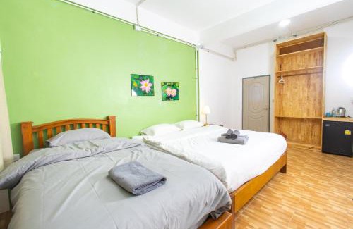Thung Maha Mek Hostel | Tom Guest House ทอมส์ เกสต์เฮ้าส์