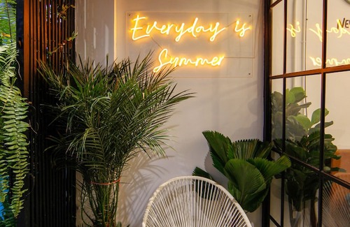 Sathorn Hotel | Tropical Summer Hostel
