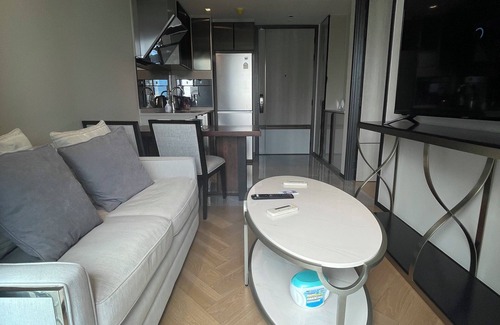 Wattana Apartment | Urban Retreat in Heart of Bangkok - Luxe Condo with AC, WiFi