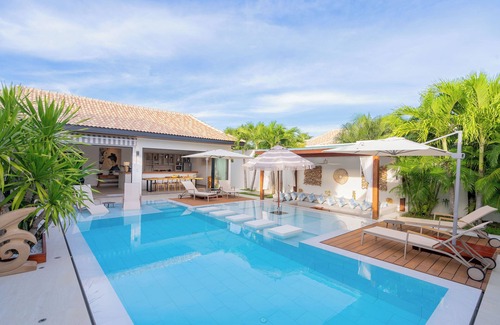 Hin Lek Fai Villa | Villa Thalias a NEW modern tropical balinese style