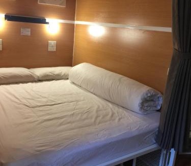 Khlong Toei Hostel | VX The Fifty