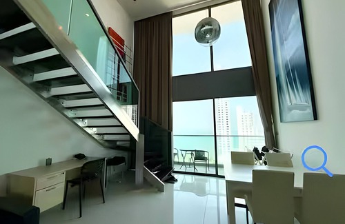 North Pattaya Condo | Wongamat Beachfront Rooftop Pool Escape