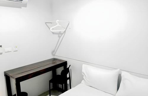Wat Bowon Niwet Hostel | X Mitr Inn Khaosan Road - มิตรอินน์ ถนนข้าวสาร