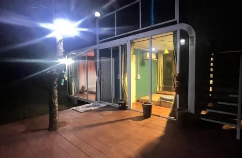 Sado Phong Apartment | บ้านกระจก