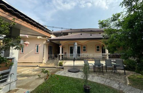 San Pa Thong House | บ้านกันเอง Baan Kun Aeng Homestay