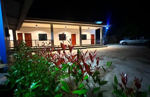 Mae Chedi Mai Hostel | บ้านนวลกา