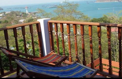 Ko Sichang Hostel | บ้านนางฟ้า เกาะสีชัง Baan Nangfa