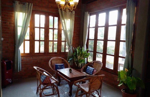 Santi Suk Bed & Breakfast | บ้านสวนนาเลา
