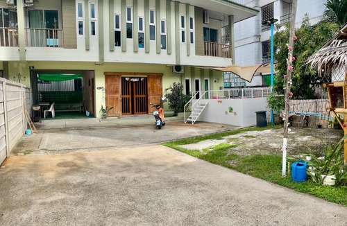 Saen Suk House | บ้านสวนอุ่นใจรีสอร์ท ณ บางแสน
