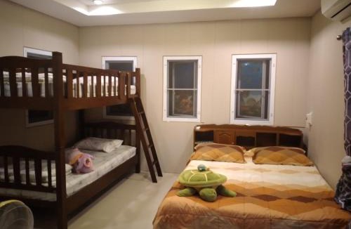 Khao Kho House | บ้านแสงเพ็ญ by แช่มช้อย