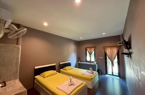 Chom Bueng Hotel | บ้านไร่ดอกแก้ว