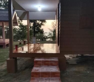 Ko Phaluai House | ปุณยวีร์โฮมสเตย์