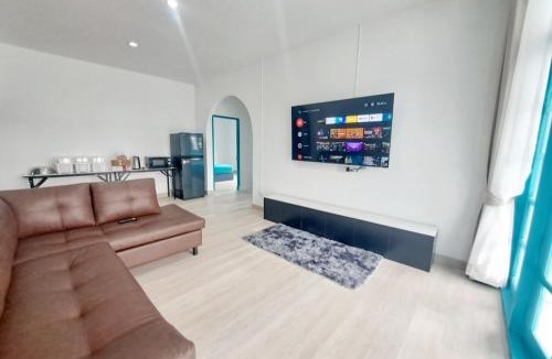 Saen Suk House | พูลวิลล่าบางแสน 3ห้องนอน 4ห้องน้ำ