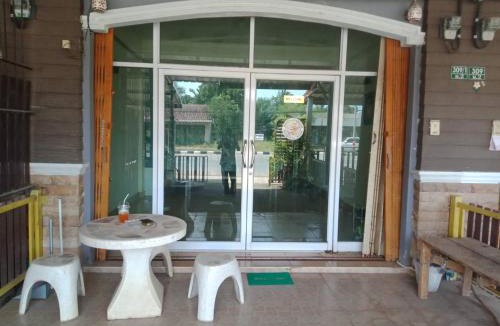 Tha Phae Hostel | มังกรเลโฮสเทล Mangkonlay Hostel