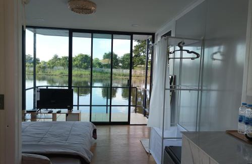 Ban Tom Ski Chalet | ริมกว๊านชาเลย์ รีสอร์ทแอนด์คาเฟ่ Rimkwan Chalay Resort and Cafe