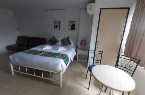 Huai Khwang Apartment | ห้องมรกต (The center town)