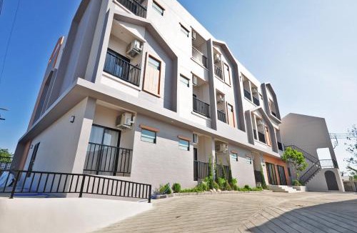 Lop Buri Apartment | เดอะมั้งกี้โฮเทลแอนด์เรสซิเดนซ์