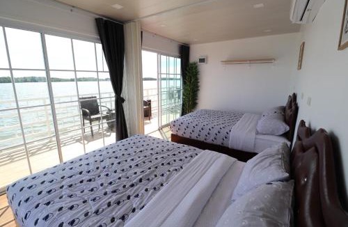 Khlung Boat Rental | แพ The RAFT Chanthaburi