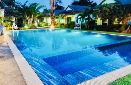 Pak Nam Pran Resort | แสงหิรัญ บีช รีสอร์ท