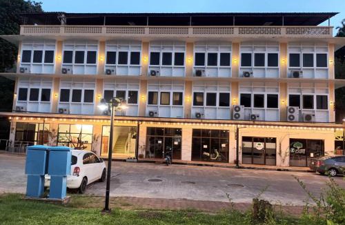 Tha Kham Hotel | โรงแรมควีนส์ (Queen)