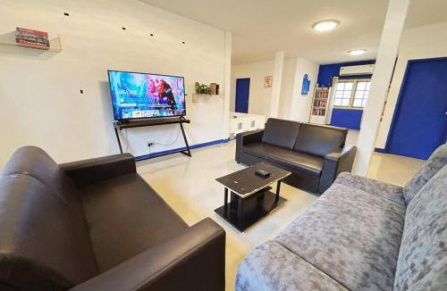 Ratchadaphisek Villa | 曼谷市中心6卧室3卫舒适联排别墅