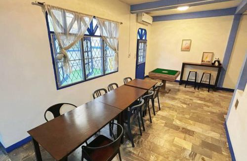 Ratchadaphisek Villa | 曼谷市中心6卧室3卫舒适联排别墅