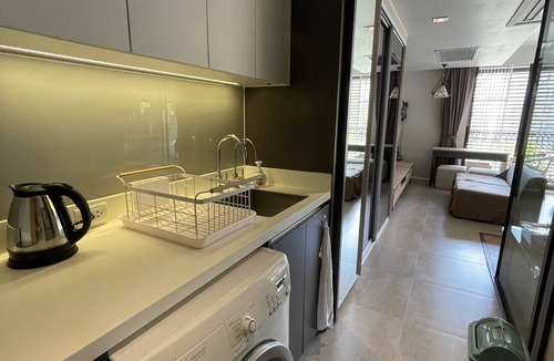 Asoke Condo | 10 mins to Terminal21! 4 Pax Group condo with Pool&Gym
